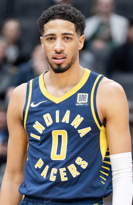 Tyrese Haliburton, Indiana Pacers Pierce New York Knicks in Game 1 Comeback – Sports Illustrated