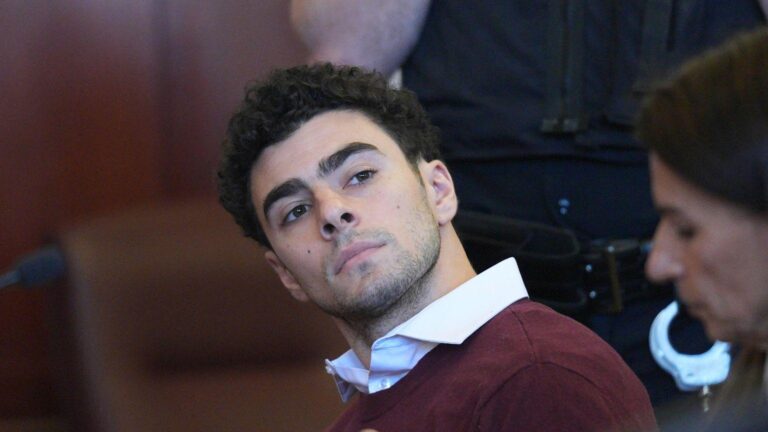 UnitedHealth CEO murder suspect Luigi Mangione faces court in New York – Al Jazeera