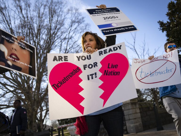 U.S. Plans to Sue Ticketmaster Owner, Accusing It of Defending a Monopoly (Published 2024) – The New York Times