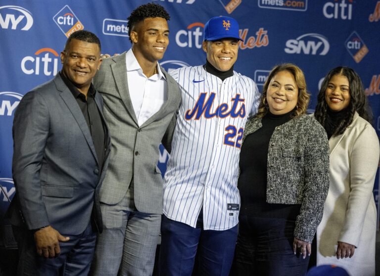 Report: Juan Soto’s Family Stopped Yankees Signing – Sports Illustrated