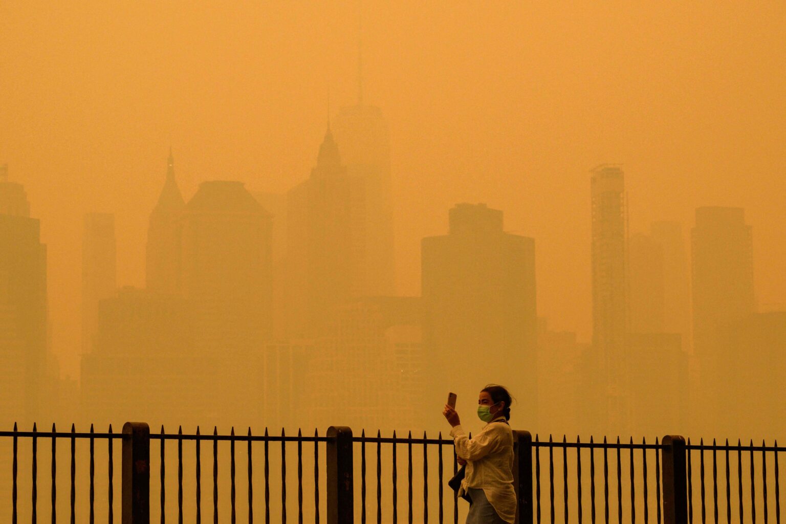 After a Day of Wildfire Smoke, ‘the Worst Looks to Be Over’ for Eastern U.S. – The New York Times