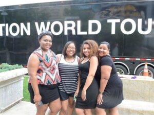 Beyoncé fans turn MetLife parking lot into a ‘Cowboy Carter’ tailgate on night two – USA Today