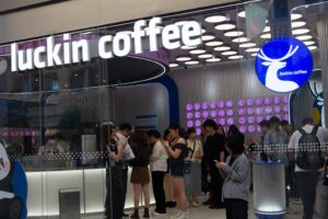 I tried Luckin Coffee’s first US location in NYC. Starbucks should watch out – Business Insider
