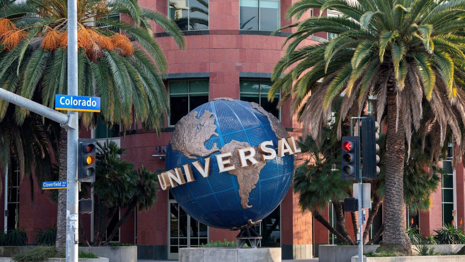 Universal Music Group Files for U.S. Public Offering – The New York Times