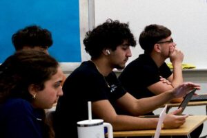 How Miami Schools Are Leading 100,000 Students Into the A.I. Future – The New York Times