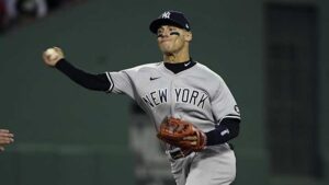 New York Yankees Bring Back Veteran Infielder – Sports Illustrated