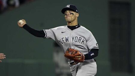 New York Yankees Bring Back Veteran Infielder – Sports Illustrated