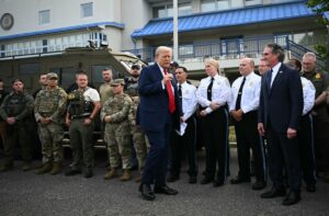 Trump Visits D.C. Police and Federal Officers Working on Crackdown – The New York Times