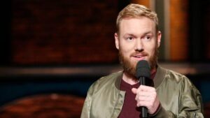 New York City-based comedian Kenny DeForest dead at 37 after being struck by car – USA Today