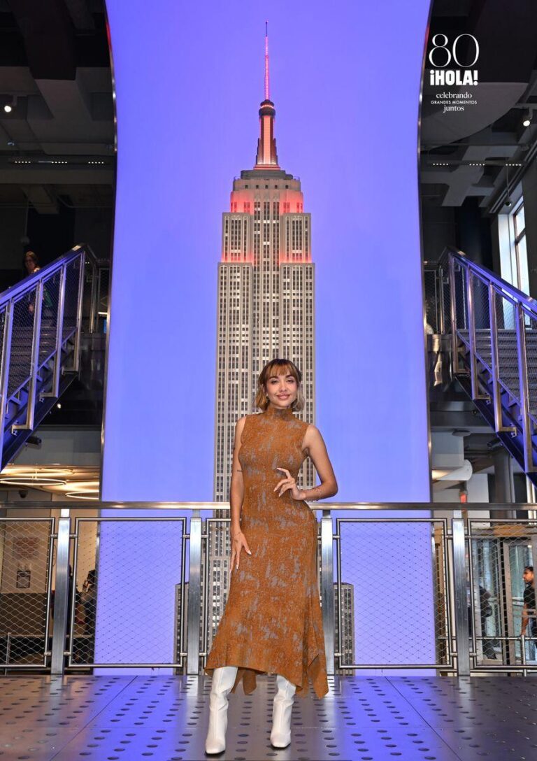 María Becerra lights up New York’s Empire State Building in red for ¡HOLA!’s 80th Anniversary – HOLA