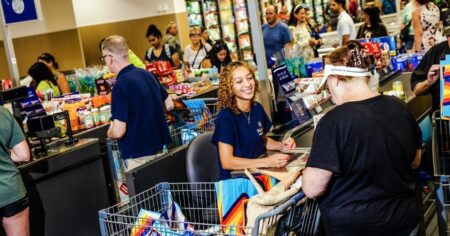 Aldi’s Passionate, Cultlike Following Fuels Its Rapid Expansion Plans – The New York Times