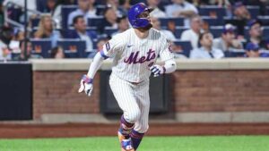 New York Mets outfielder officially out for the season – Sports Illustrated
