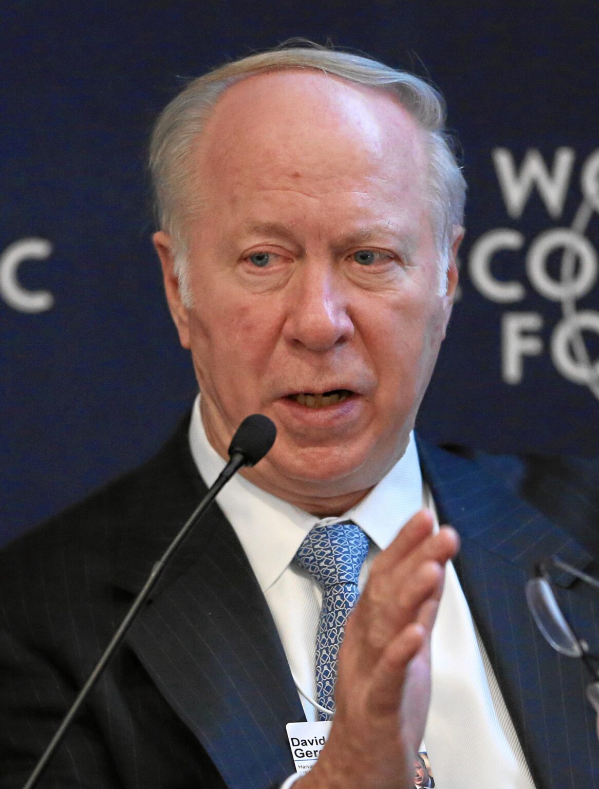 David Gergen, Adviser to Presidents and Political Commentator, Dies at 83 – The New York Times