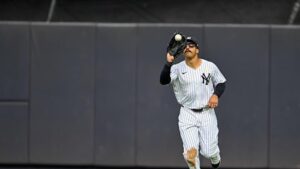 Ex-Brewers Gold Glove Outfielder Named A Top Free Agent For 2026 – Sports Illustrated
