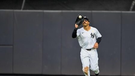 Ex-Brewers Gold Glove Outfielder Named A Top Free Agent For 2026 – Sports Illustrated