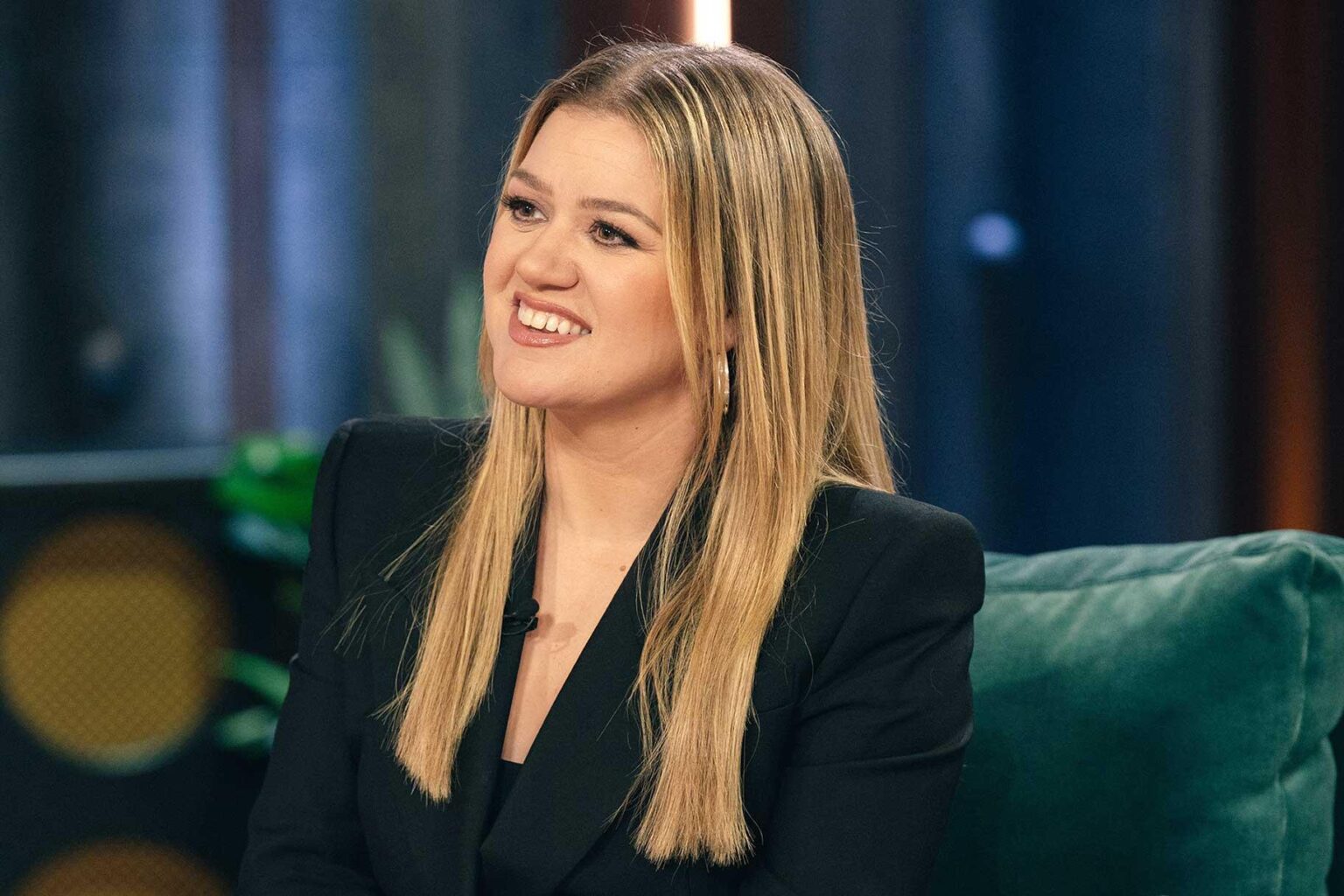 Kelly Clarkson is ready to smile again with talk show’s move to NYC: ‘A weight has lifted’ – USA Today