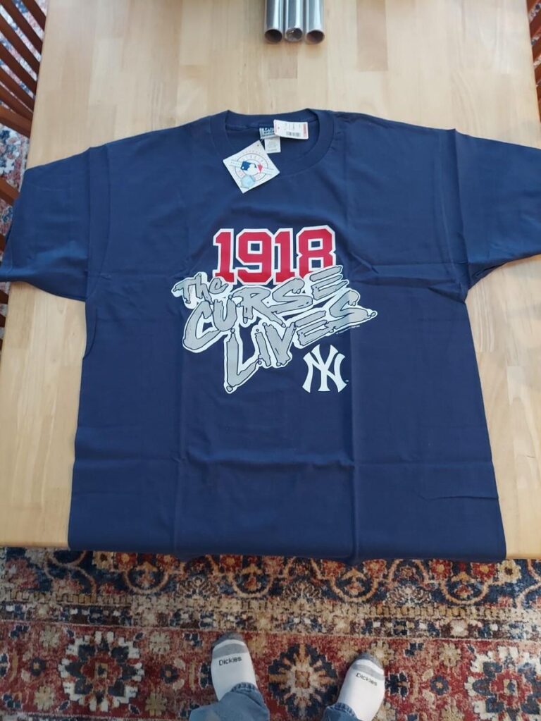 New York Sports Fans Believe the Yankees and Mets Are Doomed by a Mysterious Curse New York Sports Fans Think The Yankees, Mets Are ‘Cursed’ – The Spun