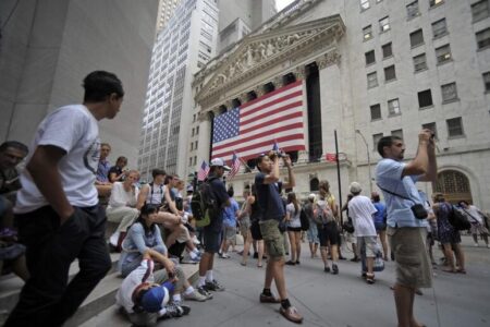Trump tariffs, tiffs tied to NYC tourism drop are ‘catastrophically’ affecting business – Gothamist