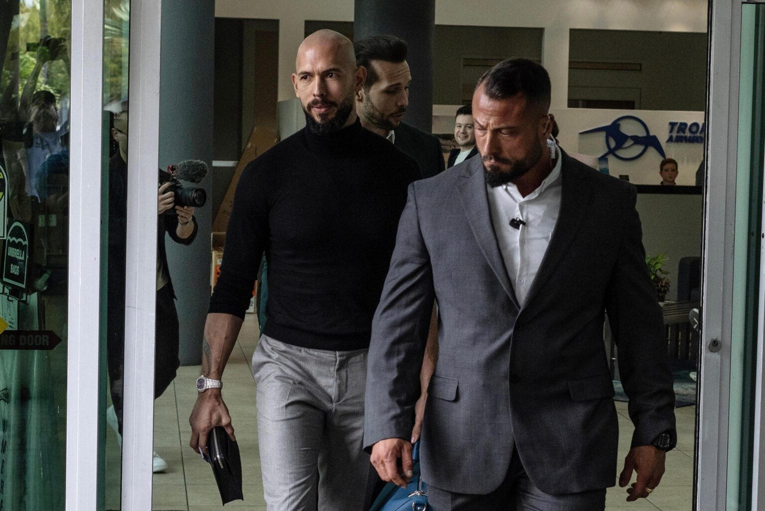 Tate Brothers, Facing Sex Crime Inquiries, Arrive in Florida From Romania – The New York Times