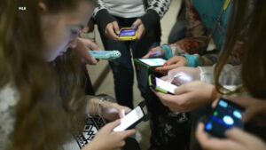 How New York Schools Will Crack Down on Cellphones – The New York Times