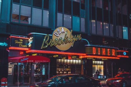 Family-Friendly Restaurants in NYC with Entertainment for Kids – Mommy Poppins