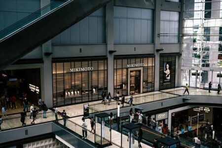 New York’s Largest Shopping Mall Is An Entertainment Hub With Premium Shops And Restaurants – AOL.com