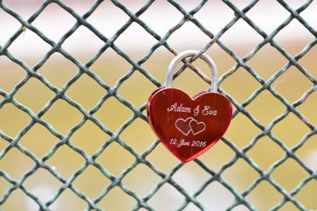 Eric Adams ends re-election bid for New York City mayor – BBC