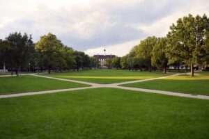 Cross-campus collaboration expands graduate school and career exploration for Study USA students – Elon University