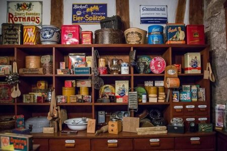 A small US grocer is calling out the lower prices at big chains – BBC