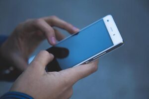 Schools across the US banned phones. Teens are demanding more offline support – theguardian.com